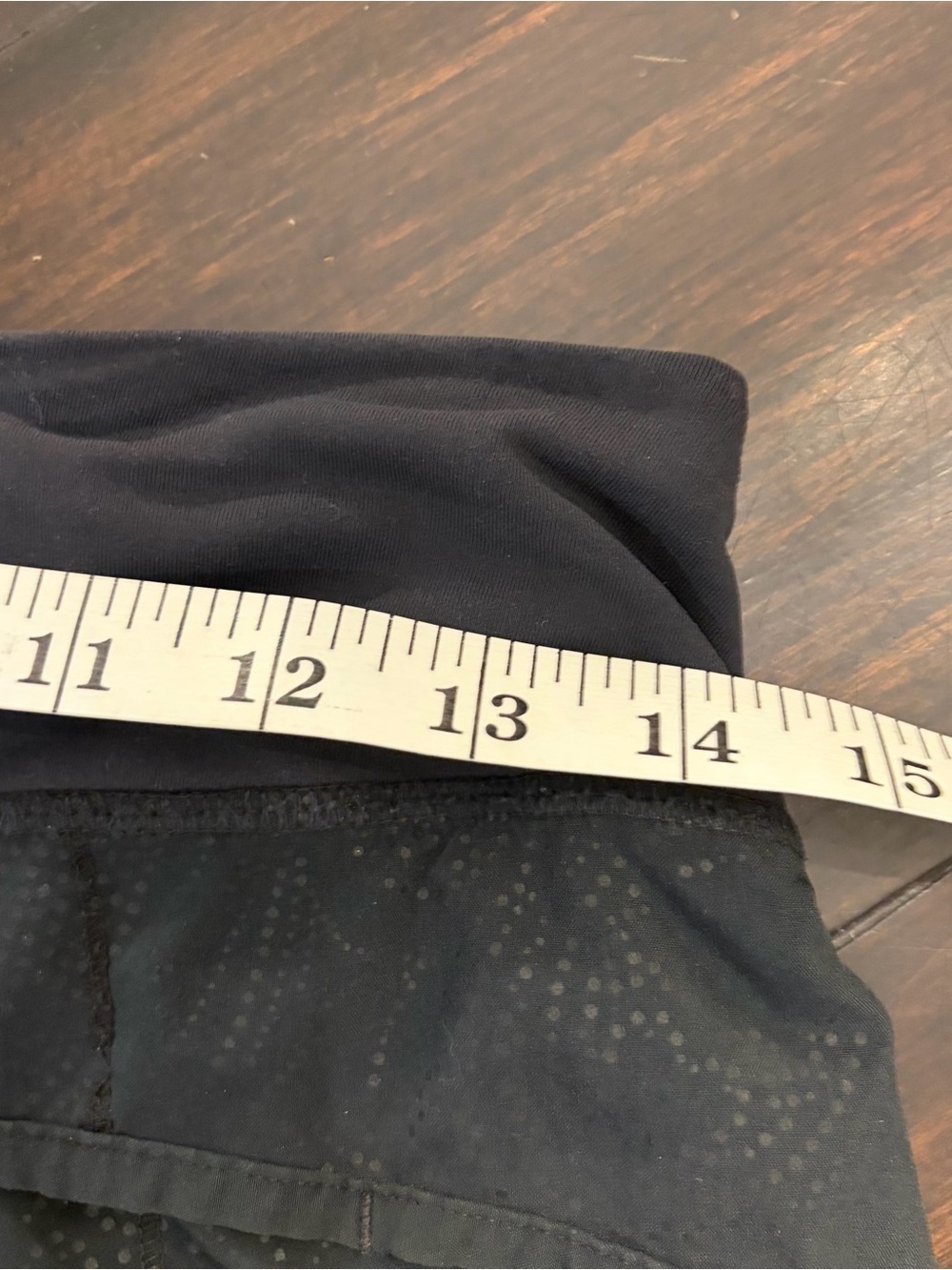Lululemon Run: Speed Shorts 2.5" — Black Dot / Swirl Pattern — size 4 - Picture 7 of 8